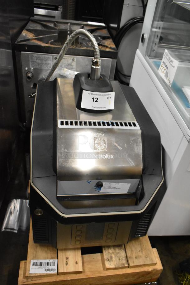2018 Electrolux HSPP3RPRS Stainless Steel Commercial Countertop Panini Press, 208V, 1 Phase, excellent condition.