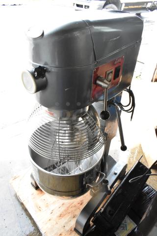 BRAND NEW SCRATCH AND DENT! Avantco MX40H Metal Commercial Floor Style 40 Quart Planetary Dough Mixer w/ Stainless Steel Mixing Bowl. Bowl Guard, Whisk Attachment. 240 Volts, 1 Phase. - Item #1193637