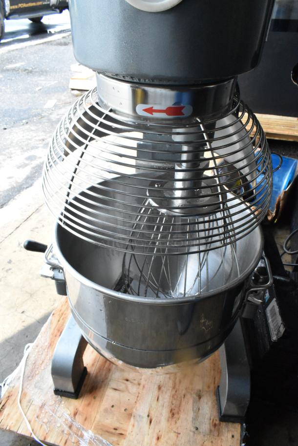 BRAND NEW SCRATCH AND DENT! Avantco MX40H Metal Commercial Floor Style 40 Quart Planetary Dough Mixer w/ Stainless Steel Mixing Bowl. Bowl Guard, Whisk Attachment. 240 Volts, 1 Phase. - Image 7 of 11