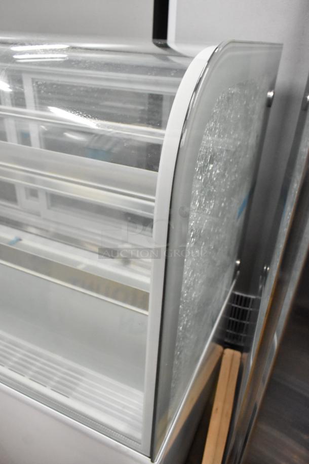BRAND NEW SCRATCH AND DENT! Avantco 193BCD60W 60" Curved Glass White Dry Bakery Display Case. 120 Volts, 1 Phase. - Image 3 of 5