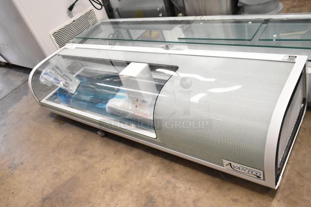 BRAND NEW SCRATCH AND DENT! Avantco 360RSD53HC 53" Countertop Refrigerated Sushi Display Case Merchandiser. 110-120 Volts, 1 Phase. - Image 2 of 7