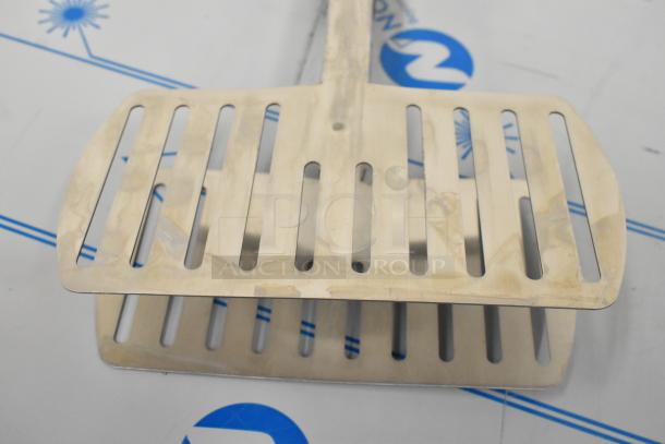 3 BRAND NEW SCRATCH AND DENT! Items Including 2 Vollrath Skimmers and Spatula Style Tongs. 3 Times Your Bid! - Image 8 of 8