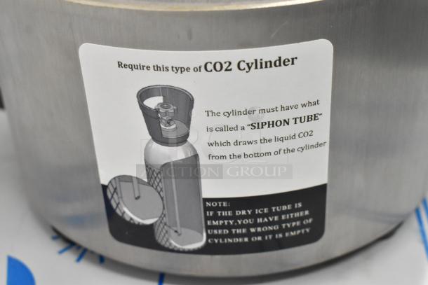 BRAND NEW SCRATCH AND DENT! Avantco 194CDIM18 CDIM-18 Mini Countertop Dry Ice Machine. 120 Volts, 1 Phase. - Image 6 of 7