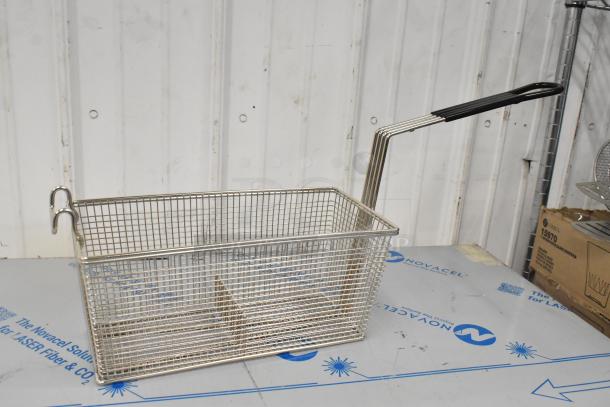 2 BRAND NEW SCRATCH AND DENT! Items Including Vollrath 47178 12" Coarse China Cap Strainer and Metal Fry Basket. 2 Times Your Bid! - Image 8 of 10