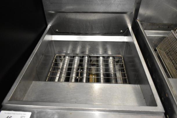 USR Cookline Stainless Steel Commercial Floor Style Deep Fat Fryer w/ 2 Metal Fry Baskets. - Image 3 of 6