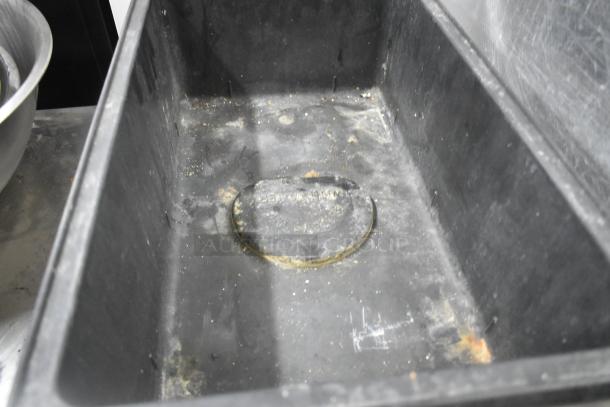 Vollrath Cayenne 1001 Stainless Steel Commercial Countertop Food Warmer. 120 Volts, 1 Phase. - Image 5 of 7