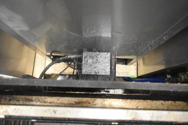 Southbend 436A-3C Stainless Steel Commercial Natural Gas Powered Charbroiler Grill w/ CONVECTION Oven. on Commercial Casters - Image 9 of 10
