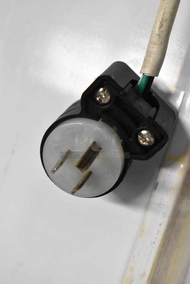 Metal Chest Freezer w/ Center Hinge Lid. 115 Volts, 1 Phase. - Image 5 of 8