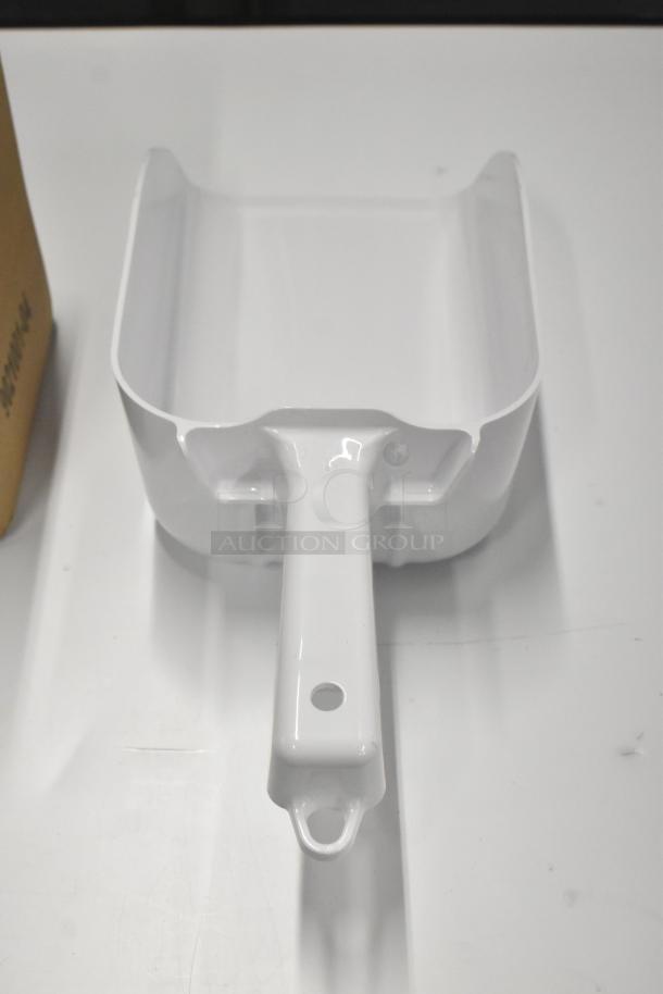 BRAND NEW SCRATCH AND DENT! 2025 Ice-O-Matic B40PSC Metal Commercial  Ice Storage Bin - 344 lb. - Image 5 of 8