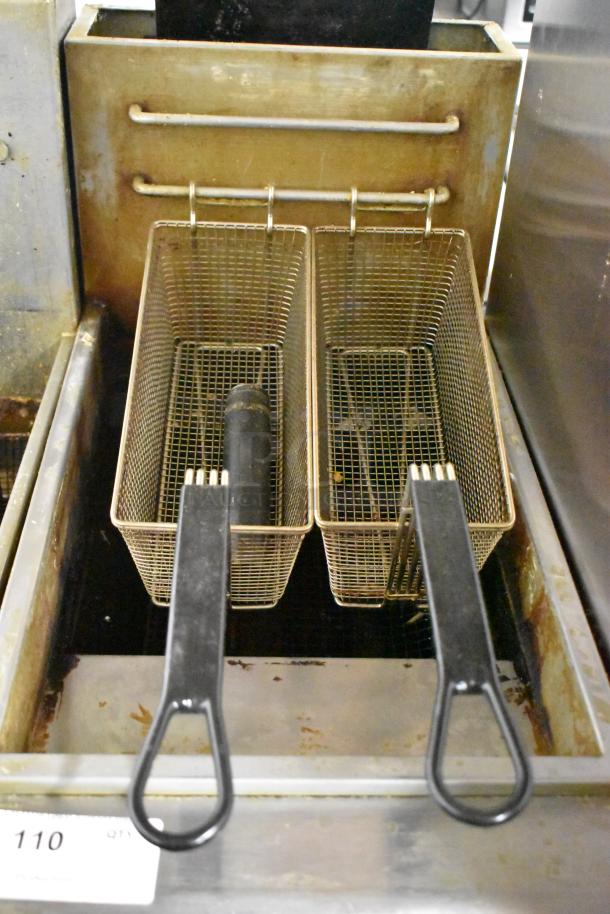 Avantco FF300-N Stainless Steel Commercial Floor Style Natural Gas Powered Deep Fat Fryer. 90,000 BTU. - Image 2 of 6