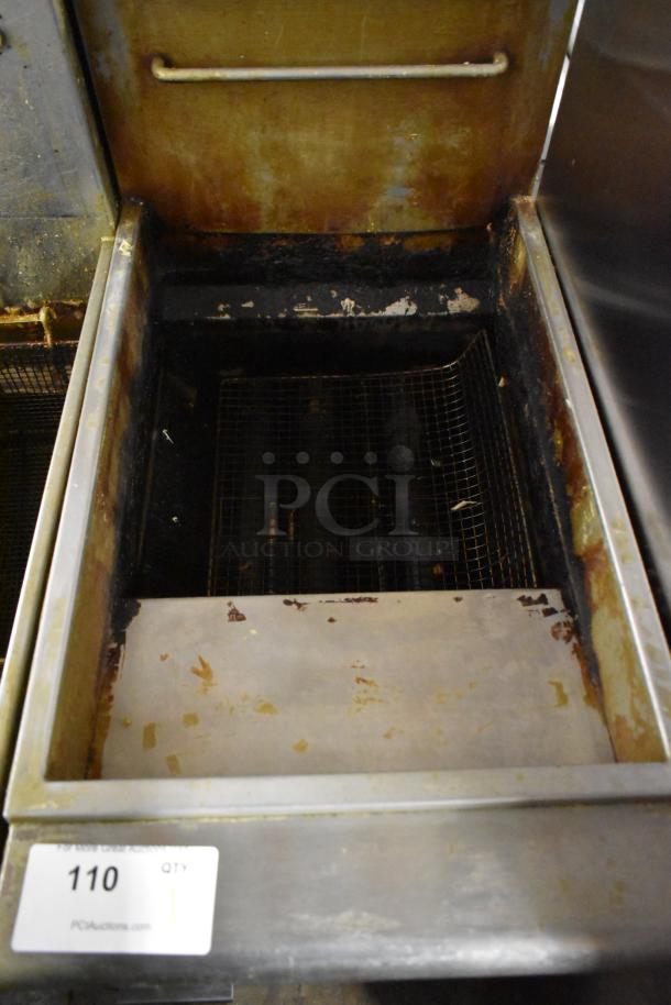 Avantco FF300-N Stainless Steel Commercial Floor Style Natural Gas Powered Deep Fat Fryer. 90,000 BTU. - Image 3 of 6