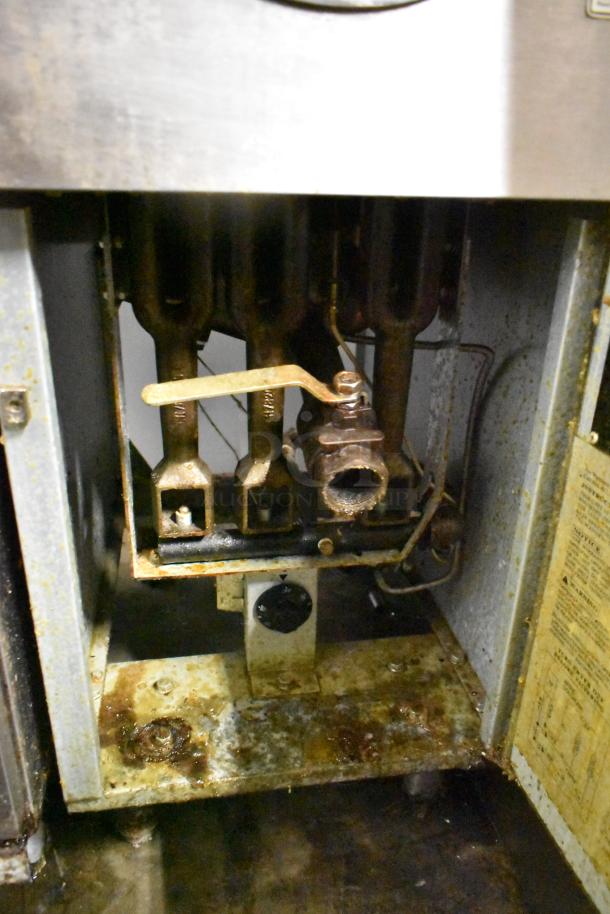 Avantco FF300-N Stainless Steel Commercial Floor Style Natural Gas Powered Deep Fat Fryer. 90,000 BTU. - Image 5 of 6