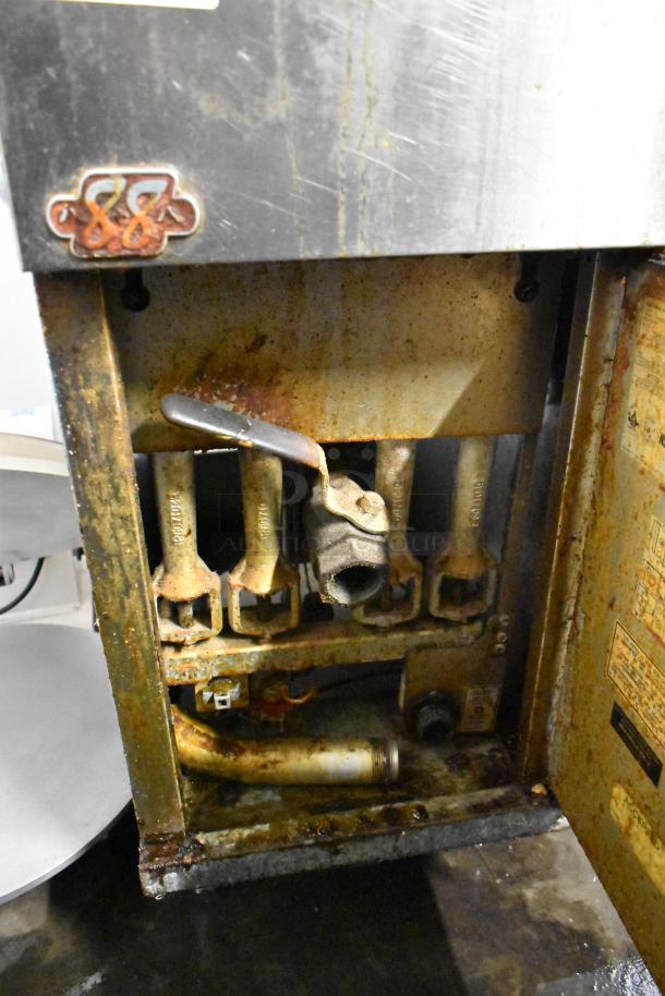 Pitco Frialator 40D stainless steel commercial deep fat fryer, natural gas, 115,000 BTU, showing internal components. Condition: visibly used.