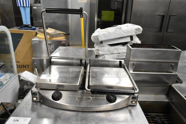 Unox XAP020P Stainless Steel Commercial Countertop Double Panini Press. 240 Volts. - Image 1 of 8