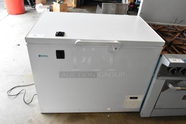 Excellence E8020055 Metal Chest Freezer. 115 Volts 1 Phase. - Image 1 of 7