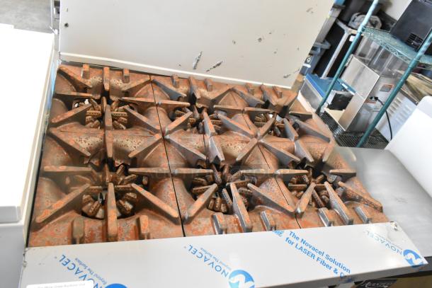 BRAND NEW SCRATCH AND DENT! 2025 Garland G36-6R Stainless Steel Commercial Natural Gas Powered 6 Burner 36" Range with Standard Oven - 236,000 BTU - Image 5 of 9