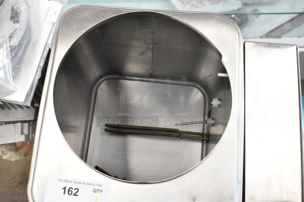 BRAND NEW SCRATCH AND DENT! 2025 Avantco 177HWD10 Stainless Steel 10 Gallon Bulk Hot Water Dispenser. 120 Volts, 1 Phase. - Image 5 of 8