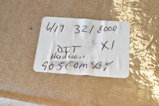 BRAND NEW SCRATCH AND DENT! 905COMSGY Unger COMSG 4 Gallon Gray Mop Bucket with Side-Press Wringer - Image 3 of 3