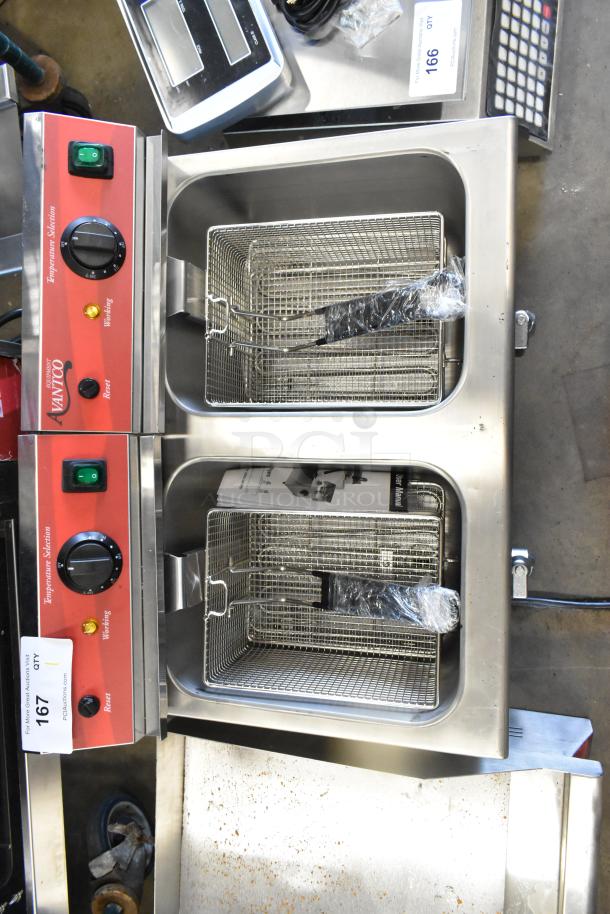 BRAND NEW SCRATCH AND DENT! 2024 Avantco 177F202  30 lb. Dual Tank Medium-Duty Electric Countertop Fryer w/ 2 Metal Fry Baskets and 2 Lids. 208-240 Volts, 1 Phase. - Image 5 of 9