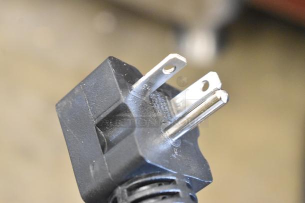 BRAND NEW SCRATCH AND DENT! Avantco 184T3600D Stainless Steel Commercial 14 1/2" Wide Conveyor Toaster with 3" Opening, 1200 Slices per Hour. 240 Volts, 1 Phase. - Image 7 of 8