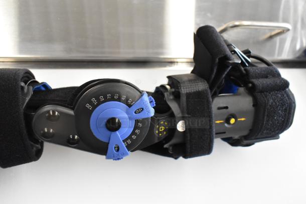 BRAND NEW SCRATCH AND DENT! Advanced Ortho 2320-R Universal Right Hinge Elbow - Image 3 of 4