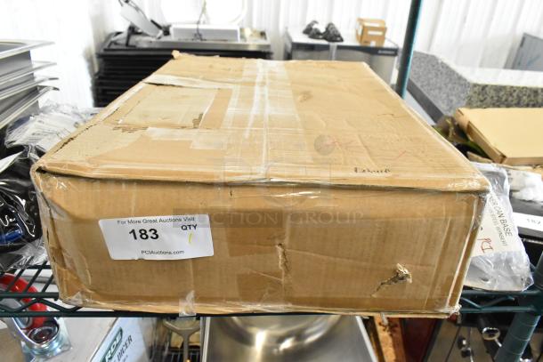 BRAND NEW SCRATCH AND DENT! Choice 407WRCB2416 24" x 16" x 1 3/4" Wood Cutting Board with Rounded Edges - Image 2 of 5
