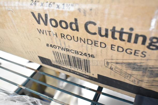 BRAND NEW SCRATCH AND DENT! Choice 407WRCB2416 24" x 16" x 1 3/4" Wood Cutting Board with Rounded Edges - Image 5 of 5