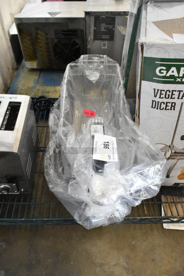 2 BRAND NEW SCRATCH AND DENT! 190FB1785 Anets A4500309 Equivalent 17" x 8 1/4" x 6" Fryer Basket with Front Hook. 2 Times Your Bid! - Image 2 of 6