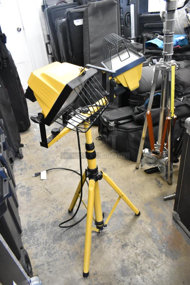 Metal Floor Style Double Portable Work Light - Image 2 of 6
