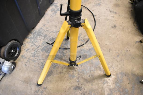 Metal Floor Style Double Portable Work Light - Image 5 of 6