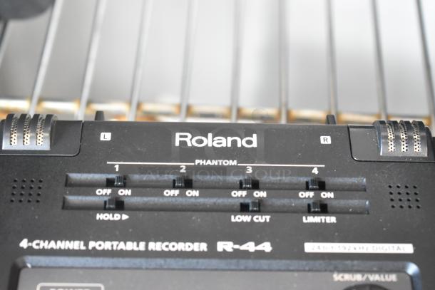 Roland 4 Channel Portable Recorder in Hard Case - Image 5 of 11