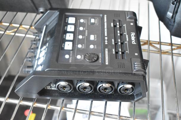 Roland 4 Channel Portable Recorder in Hard Case - Image 9 of 11