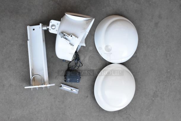 ALL ONE MONEY! Lot of Various Items Including Light Fixture, Blankets in Poly Bin - Image 3 of 9