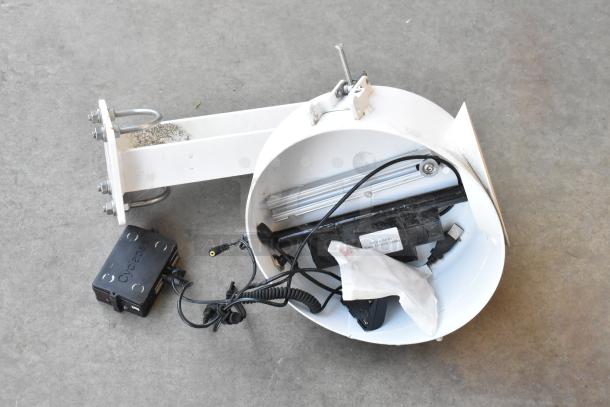 ALL ONE MONEY! Lot of Various Items Including Light Fixture, Blankets in Poly Bin - Image 8 of 9
