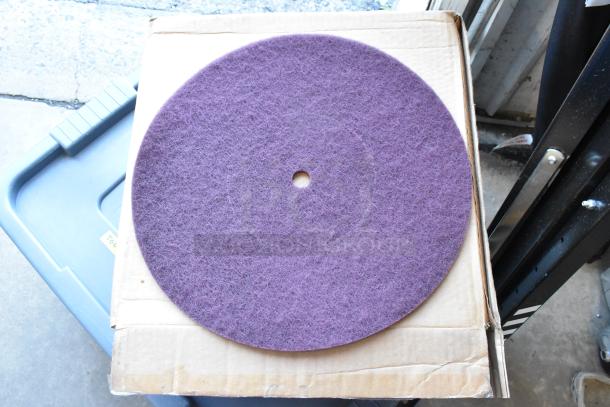 Box of 10 Norton Bear-Tex Floor Pads - Image 1 of 5