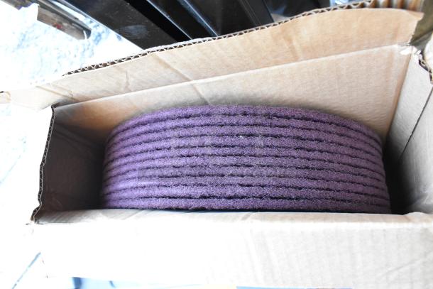Box of 10 Norton Bear-Tex Floor Pads - Image 3 of 5