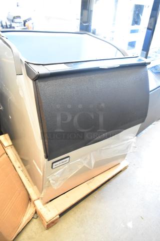BRAND NEW SCRATCH AND DENT! 2025 Ice-O-Matic B40PSC Ice Storage Bin - 344 lb. - Item #1194360