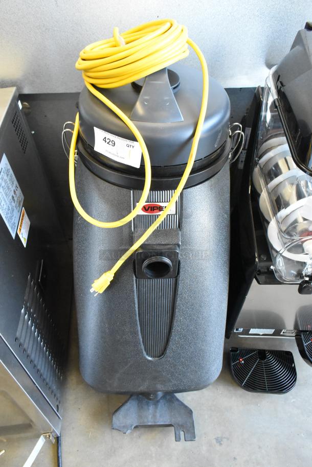 BRAND NEW SCRATCH AND DENT! Viper SN18WD Shovelnose 18 Gallon Wet / Dry Vacuum with Squeegee and Tool Kit - Image 2 of 9