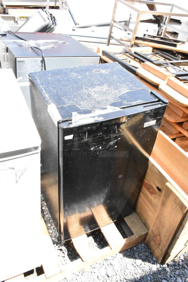 4 Various Mini Coolers Including Galanz GLR31TS1E02, Nostalgia IRF32BK, Galanz GLR33MBKE23, General Electric TAX4DNCAWH. 4 Times Your Bid! - Image 3 of 9