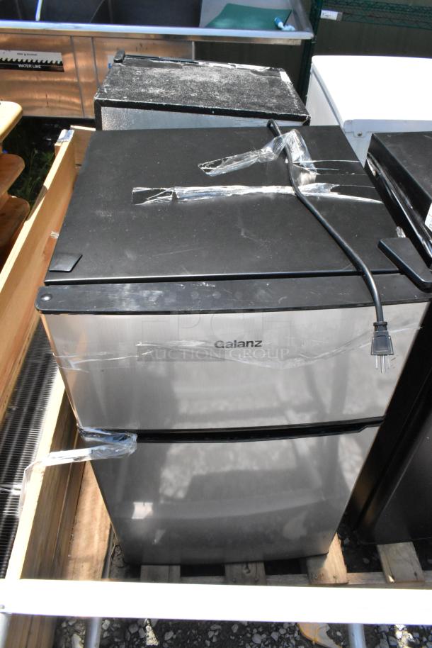 4 Various Mini Coolers Including Galanz GLR31TS1E02, Nostalgia IRF32BK, Galanz GLR33MBKE23, General Electric TAX4DNCAWH. 4 Times Your Bid! - Image 4 of 9