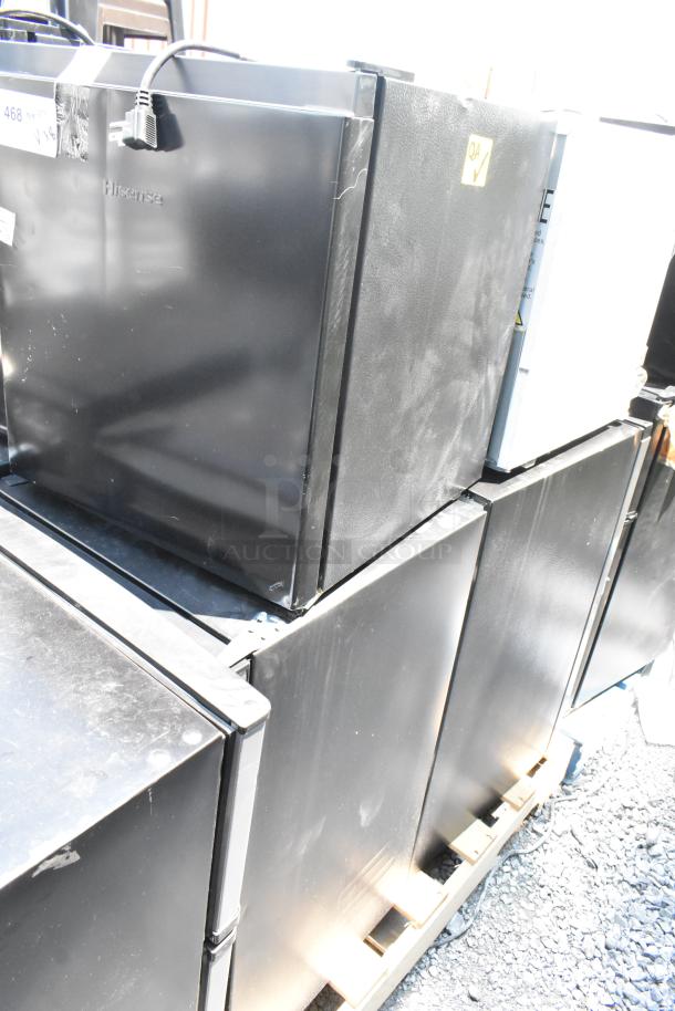 8 Various Mini Coolers Including Arctic King AUFM011AEW Freezer, Galanz GLR31TS1E02. 8 Times Your Bid! - Image 1 of 7