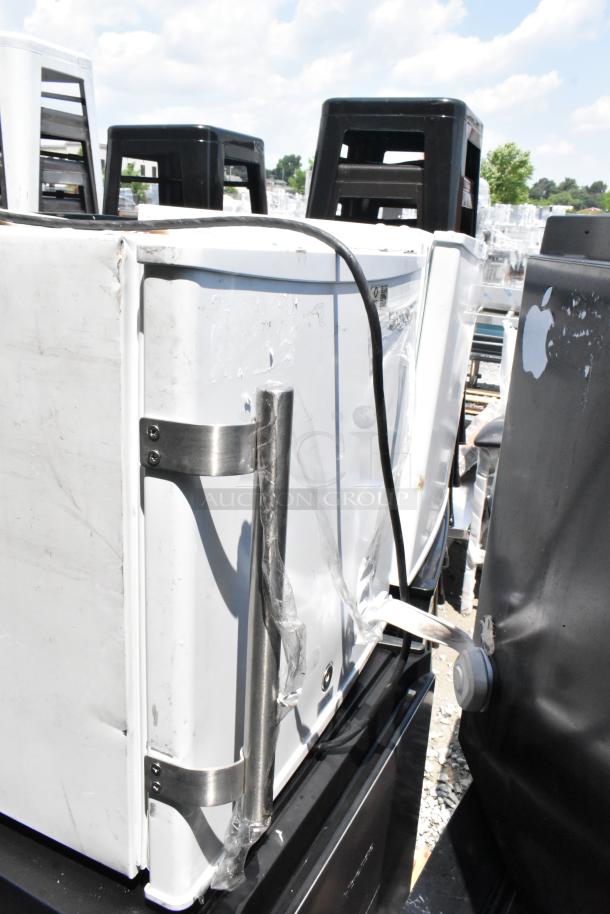 8 Various Mini Coolers Including Arctic King AUFM011AEW Freezer, Galanz GLR31TS1E02. 8 Times Your Bid! - Image 3 of 7