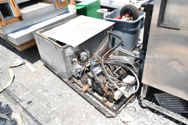 6'x8' Norlake SELF CONTAINED Walk In Freezer Box w/ Norlake CPF100DC Condenser and Copeland Compressor. 208-230 Volts, 1 Phase. Information Provided By The Consignor But Not Verified By PCI Auctions. - Image 3 of 9