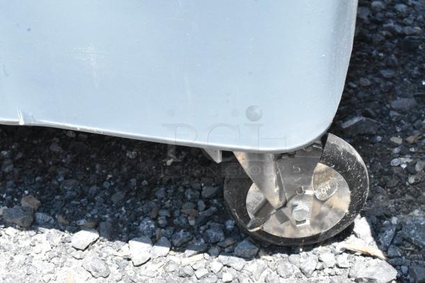 Metro PCD Poly Dish Cart on Commercial Casters. - Image 3 of 4
