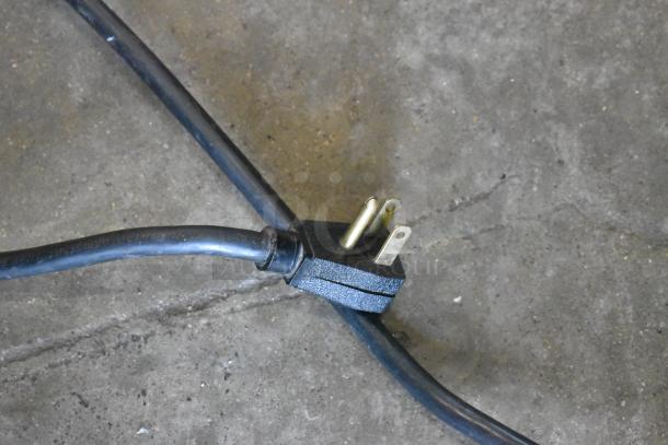 True GDM-12 Metal Commercial Single Door Reach In Cooler Merchandiser. 115 Volts, 1 Phase. - Image 4 of 6