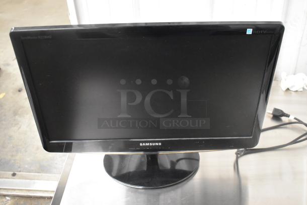 Samsung LS22PINSF/ZA TV in original box. Tested and working, excellent condition. Features HDTV monitor label.