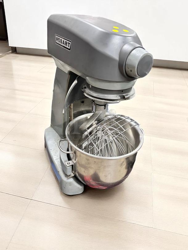 Excellent Condition – Hobart HL200 – 20 Qt Planetary Mixer – 120V – Fully Tested & Working! - Image 3 of 9