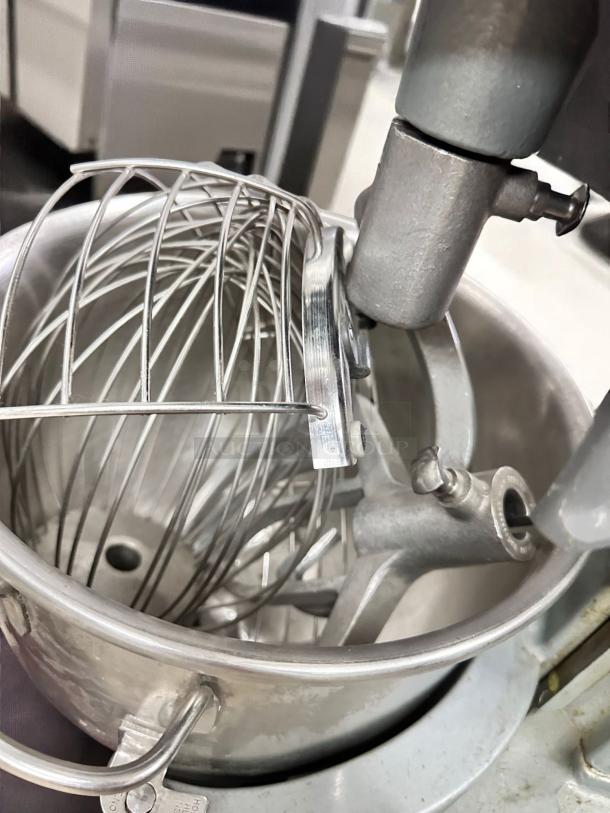 Excellent Condition – Hobart HL200 – 20 Qt Planetary Mixer – 120V – Fully Tested & Working! - Image 7 of 9