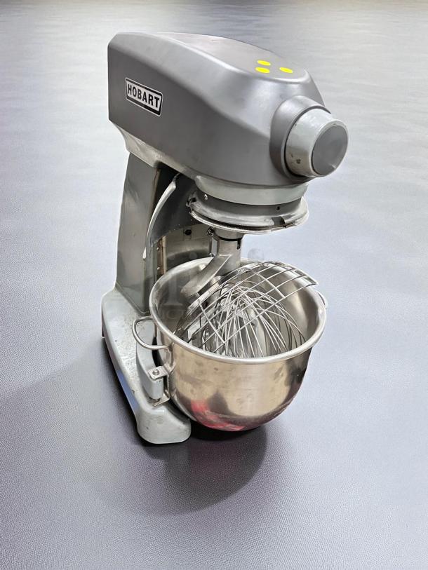 Excellent Condition – Hobart HL200 – 20 Qt Commercial Planetary Mixer – Fully Tested & Working! - Image 3 of 7