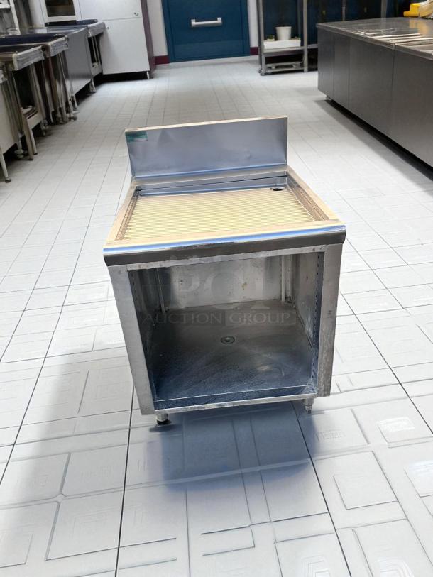 Excellent Condition – Supreme Metal Stainless Steel Drainboard Station – 24"x30" – NSF Certified – Fully Cleaned & Ready! - Image 3 of 5